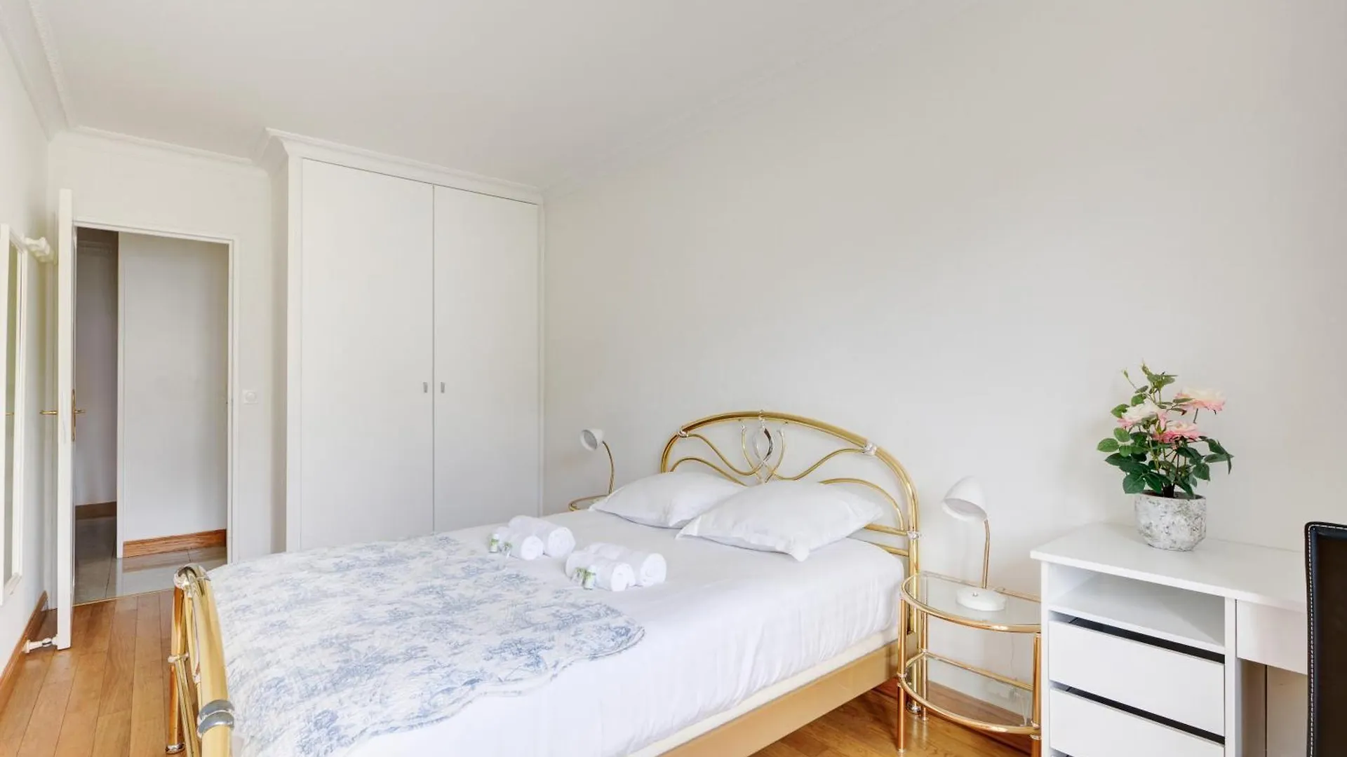Elegance Parisienne, Vue Luxueuse Imprenable