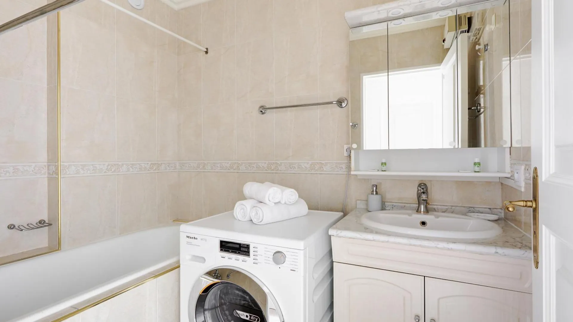 Elegance Parisienne, Vue Luxueuse Imprenable
